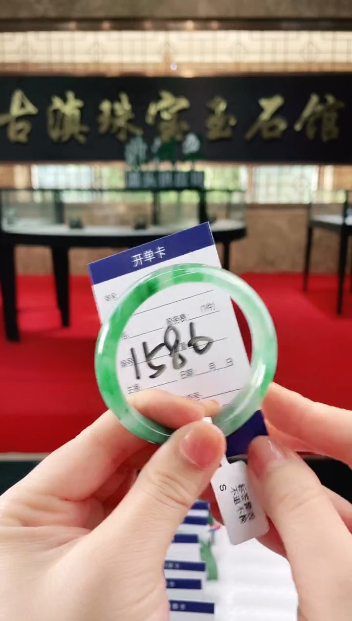 未镶嵌手镯石英质玉（非洲翠）微瑕介意勿拍