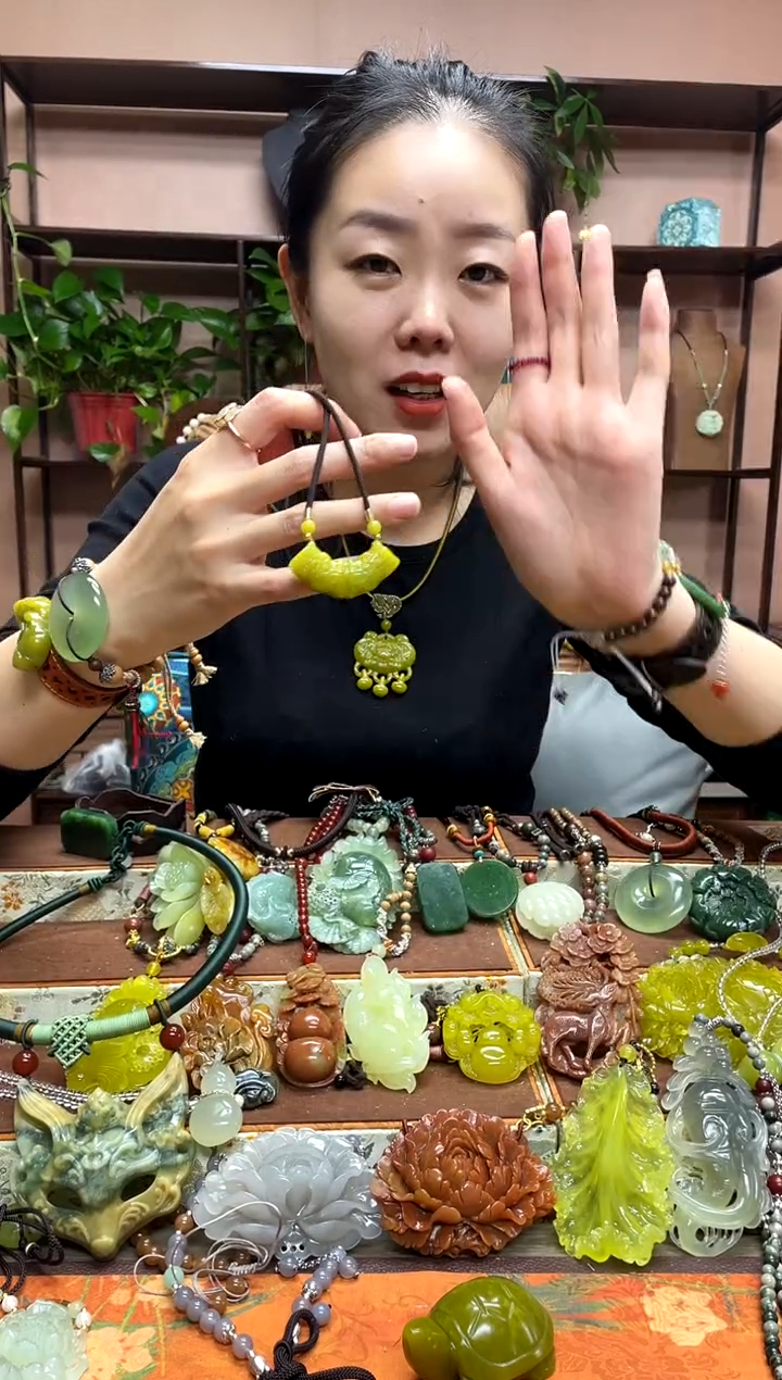 未镶嵌岫玉吊坠多样性发货发其中之一