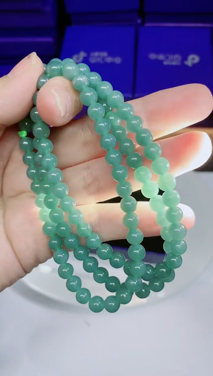 翡翠未镶嵌颈饰          