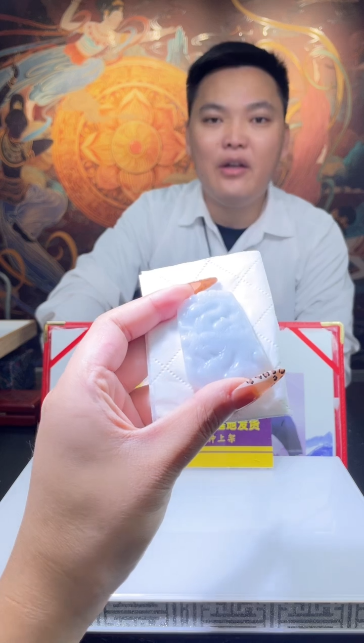 翡翠未镶嵌颈饰多样性发其一