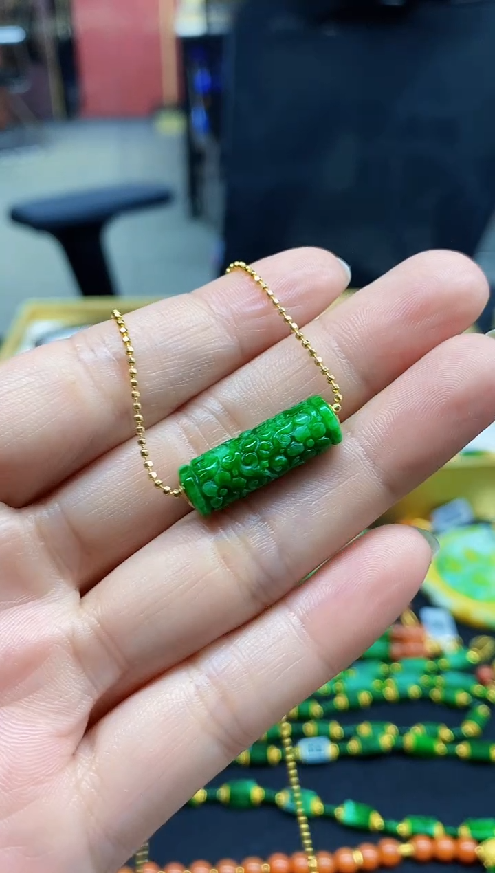 颈饰未镶嵌翡翠吊坠