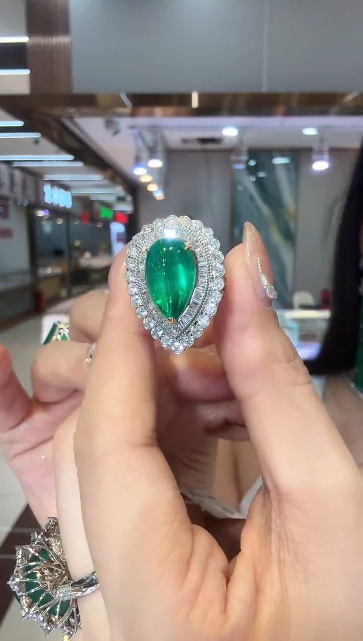 18K金镶嵌戒指祖母绿6.28ct