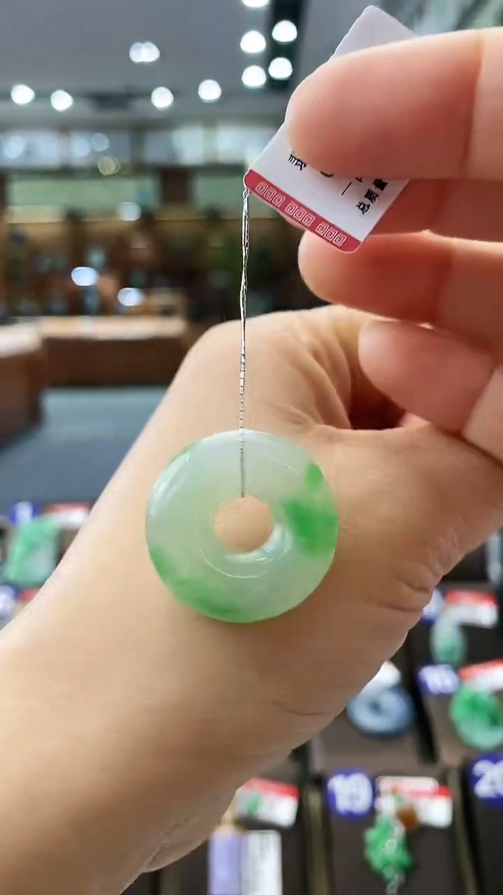【闪购商品】翡翠颈饰未镶嵌甜甜圈