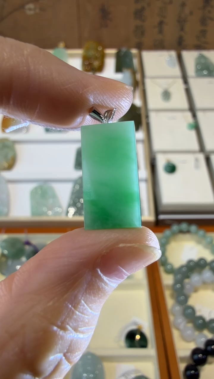 翡翠挂件18K金镶嵌A货翡翠多样性孤品