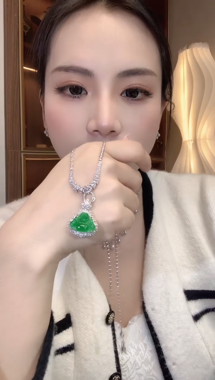 【闪购商品】翡翠吊坠(不含链)18K金镶嵌C29