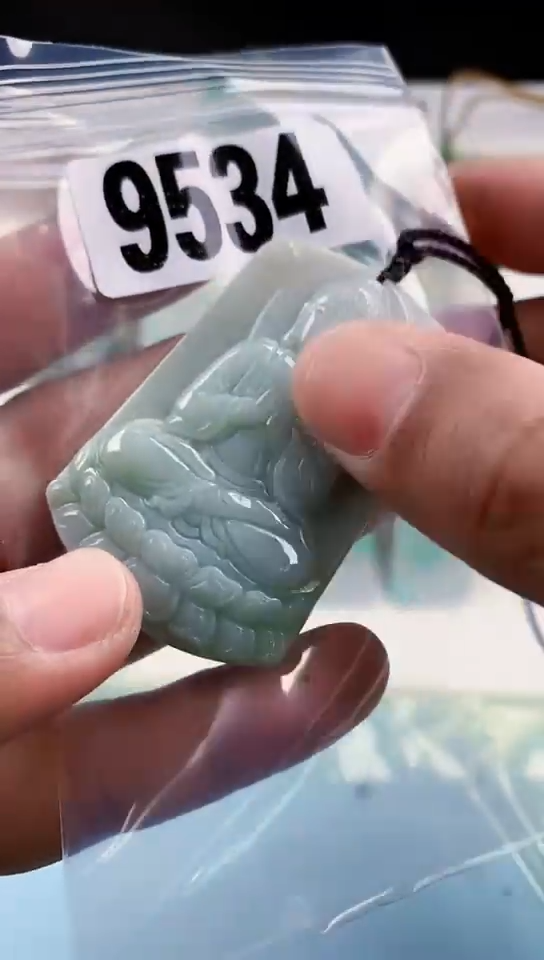 【闪购商品】翡翠挂件未镶嵌天然翡翠吊坠挂件