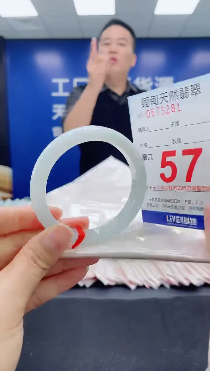 未镶嵌手镯翡翠天然翡翠手镯