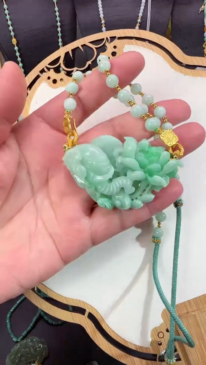 【闪购商品】翡翠颈饰未镶嵌牌子