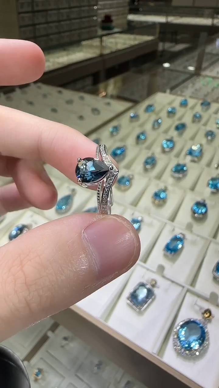 银S925镶嵌戒指托帕石9*7mm伦敦蓝