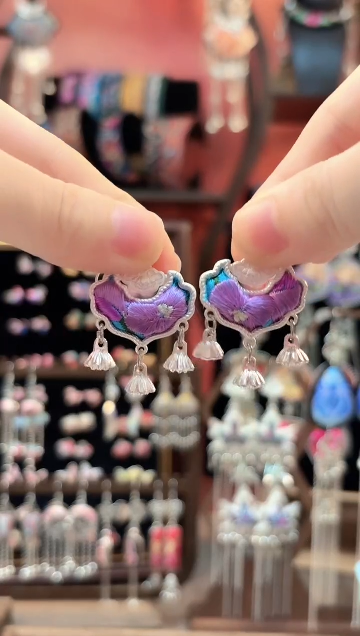 织绣云织谣民族风精美饰品   125