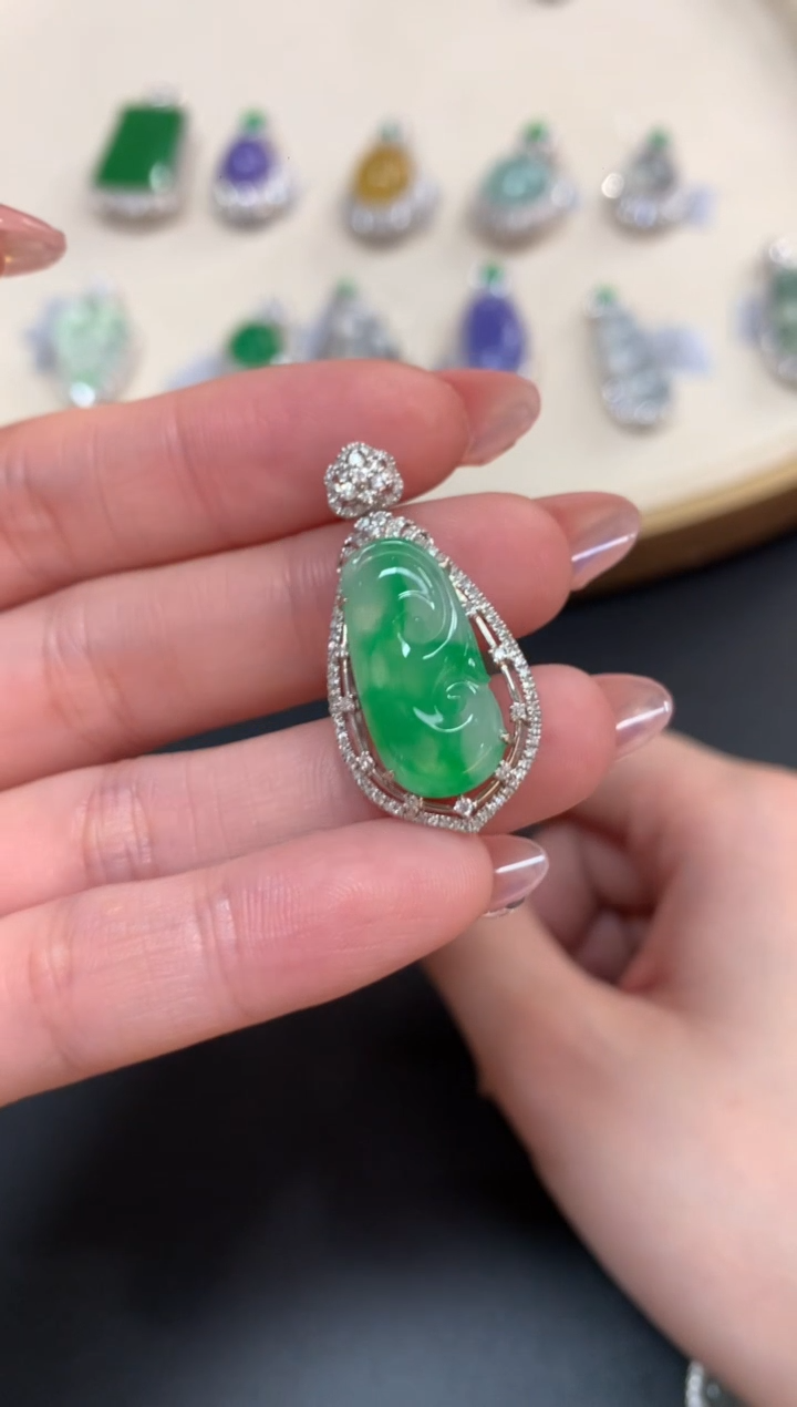 【闪购商品】翡翠吊坠(不含链)18K金镶嵌A666|5980