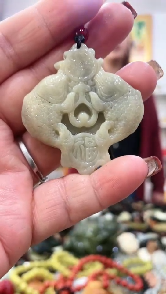 未镶嵌岫玉挂件 