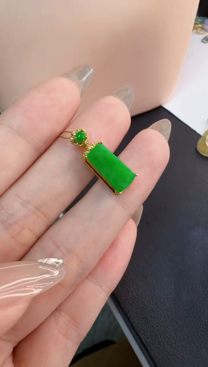 翡翠18K金镶嵌吊坠(不含链)天然缅甸A货