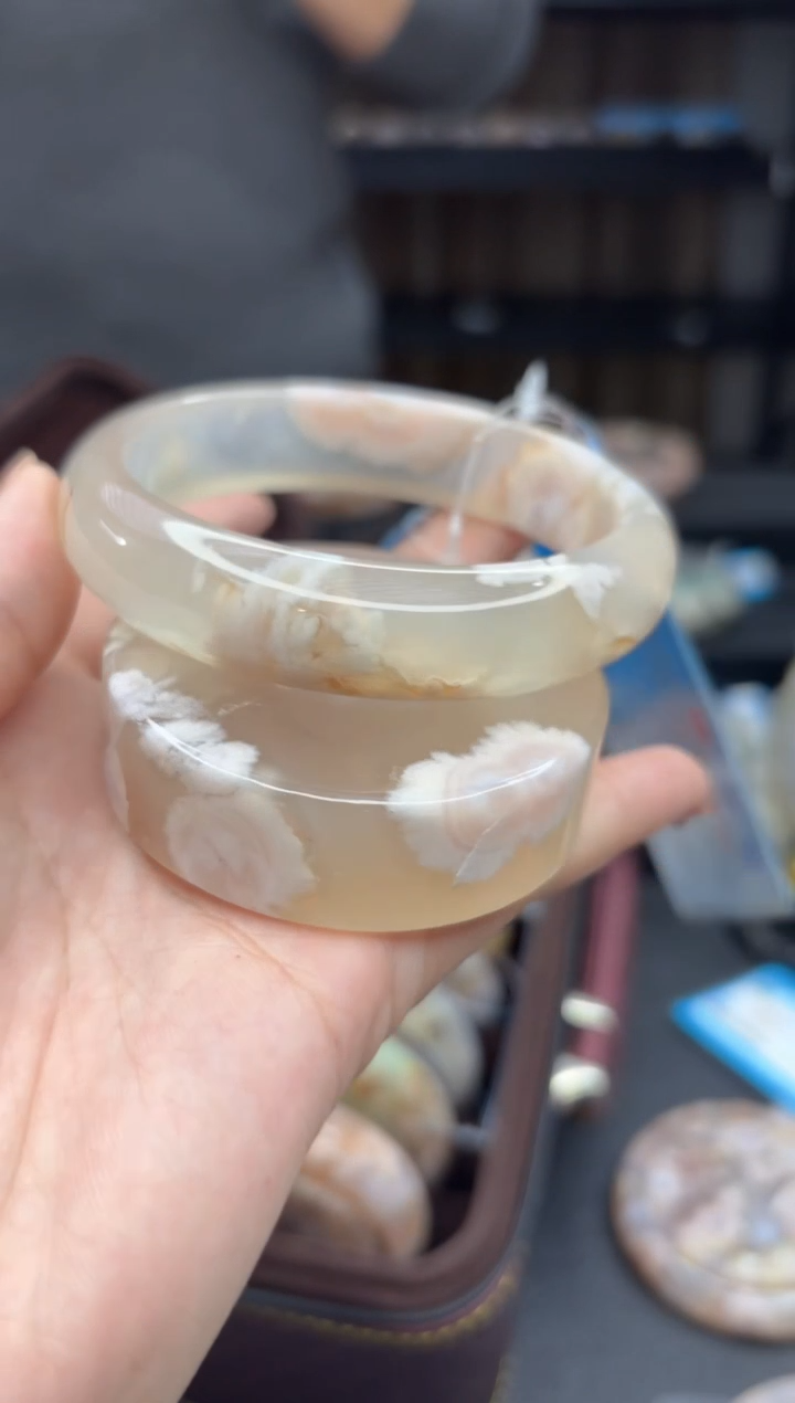 【闪购商品】石英质玉手镯未镶嵌159（63圈赠送镯心）