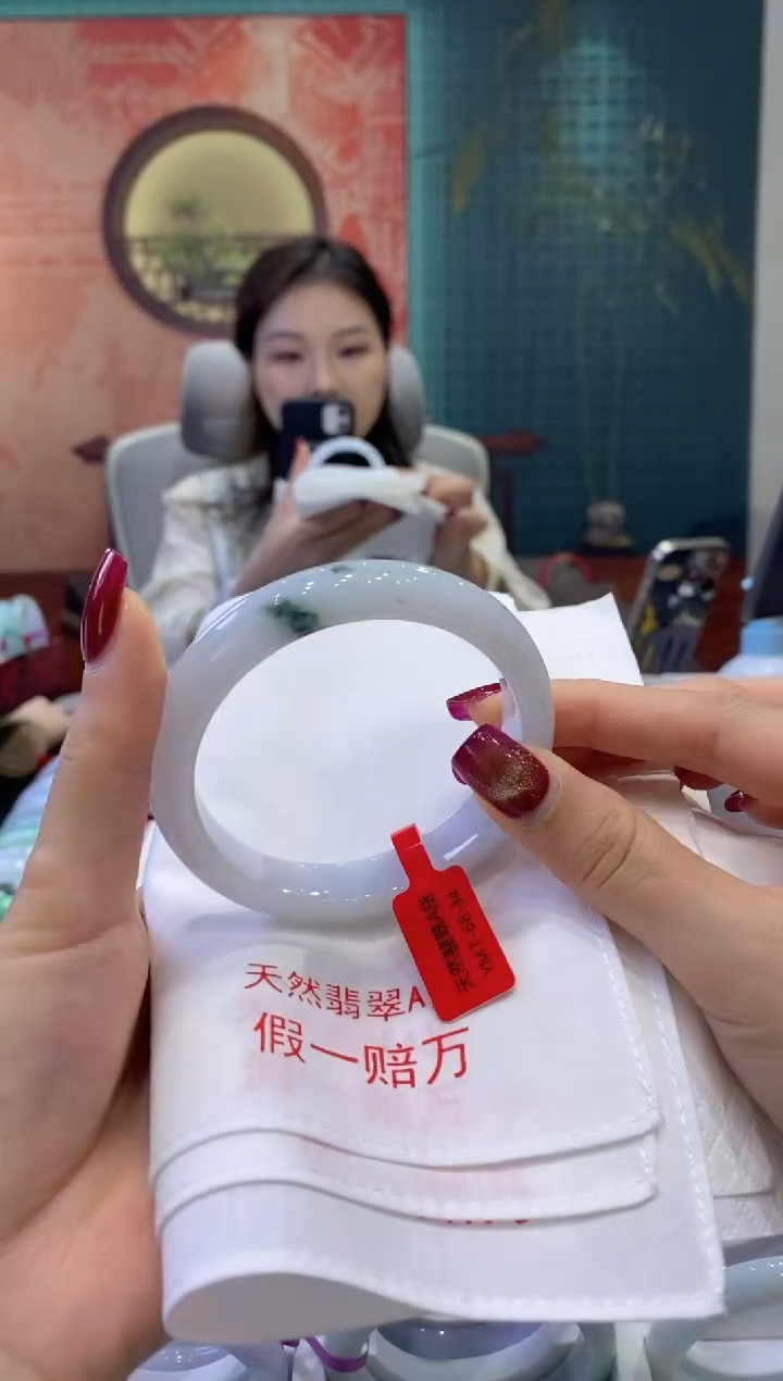 【闪购商品】翡翠手镯未镶嵌多人03633