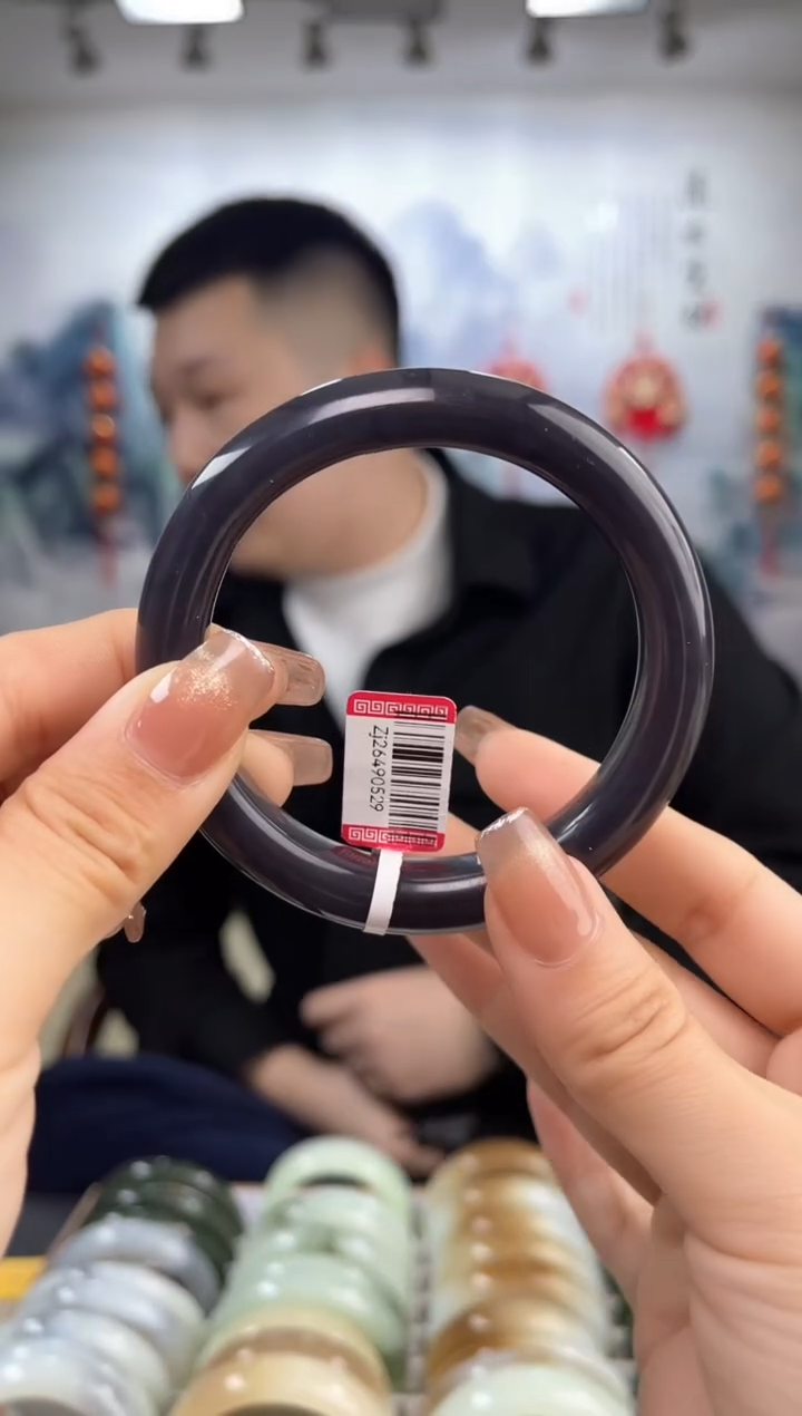 【闪购商品】和田玉手镯未镶嵌58圈口仅一只