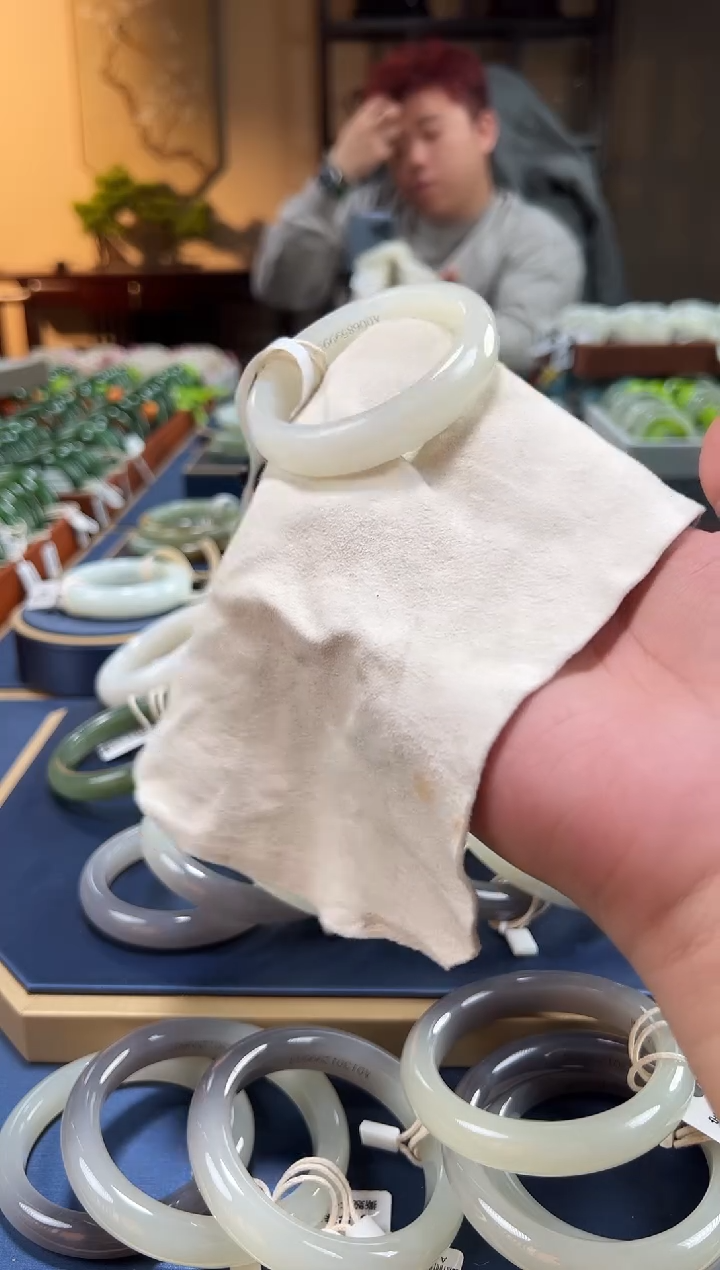 【闪购商品】和田玉手镯未镶嵌和田玉手镯