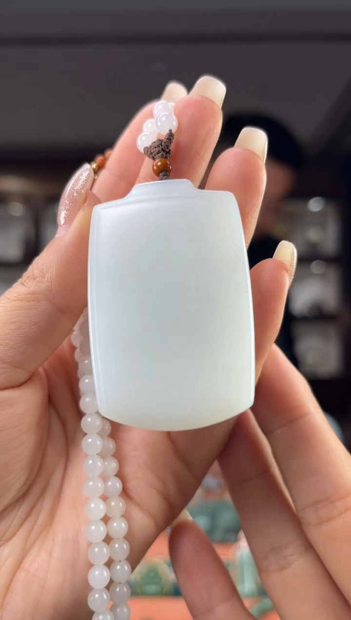 颈饰未镶嵌和田玉佩佩