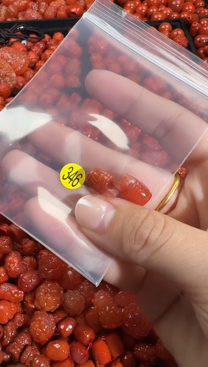 颈饰未镶嵌南红玛瑙1