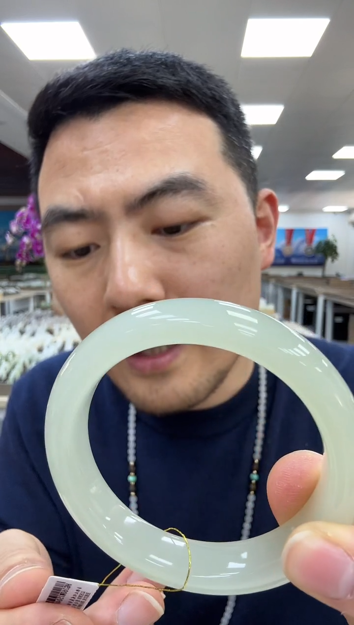 未镶嵌手镯和田玉56.5  048  