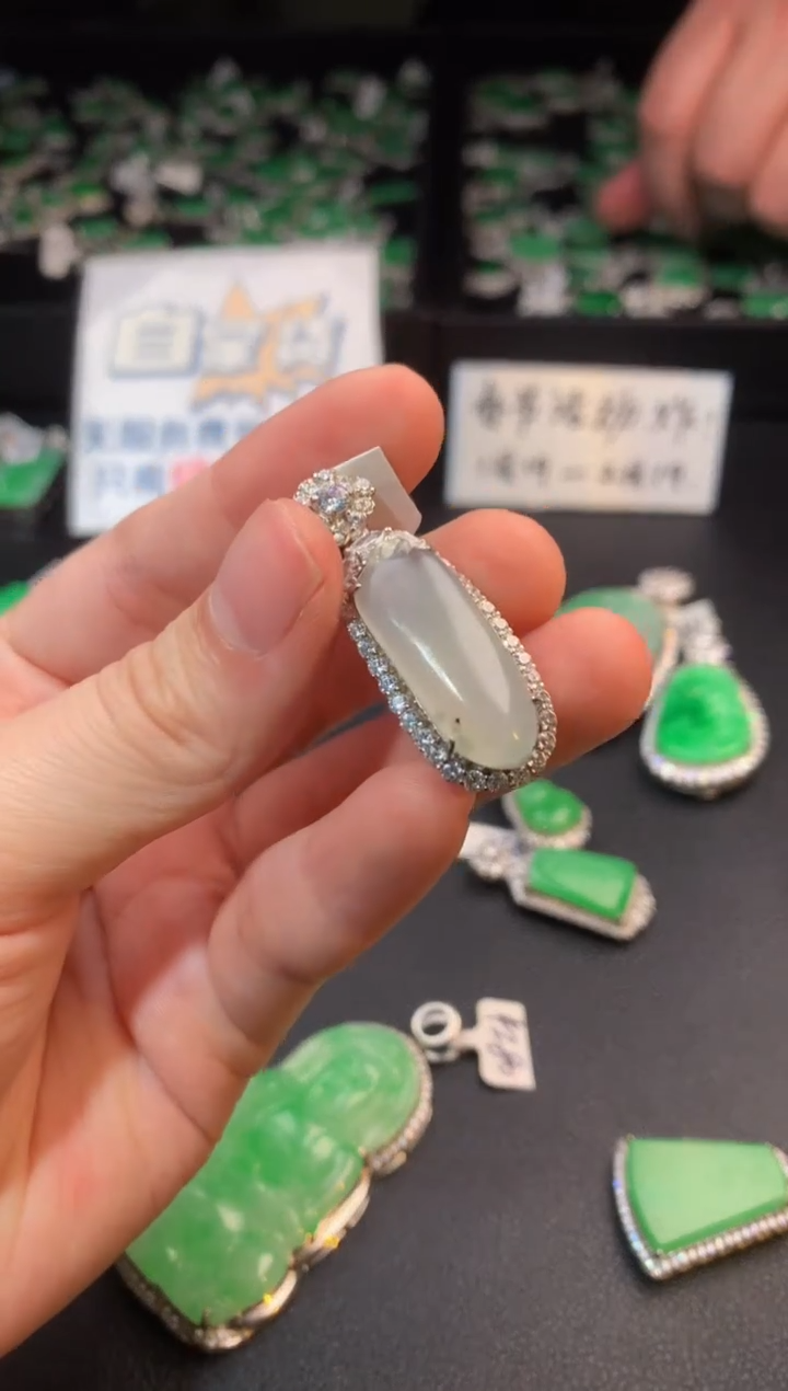 【闪购商品】翡翠颈饰银S925镶嵌翡翠