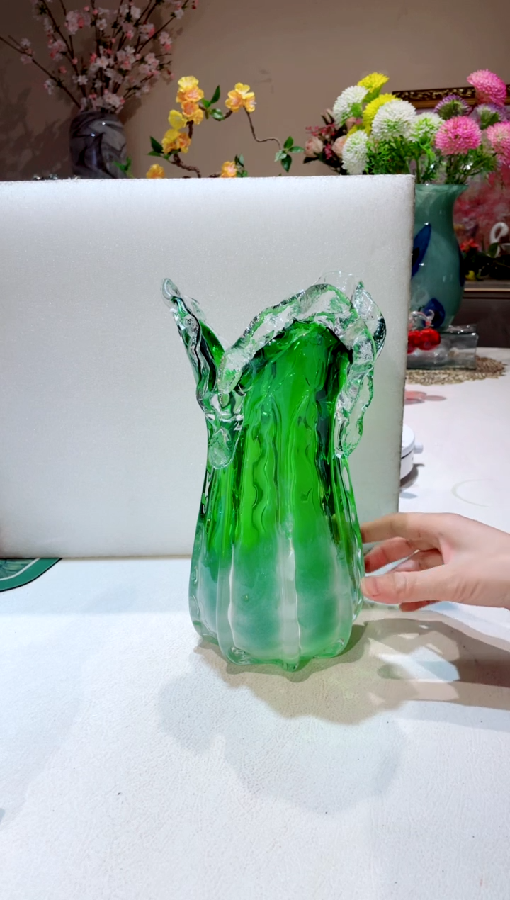 【闪购商品】琉璃手工艺品 绿白菜花瓶 27cm
