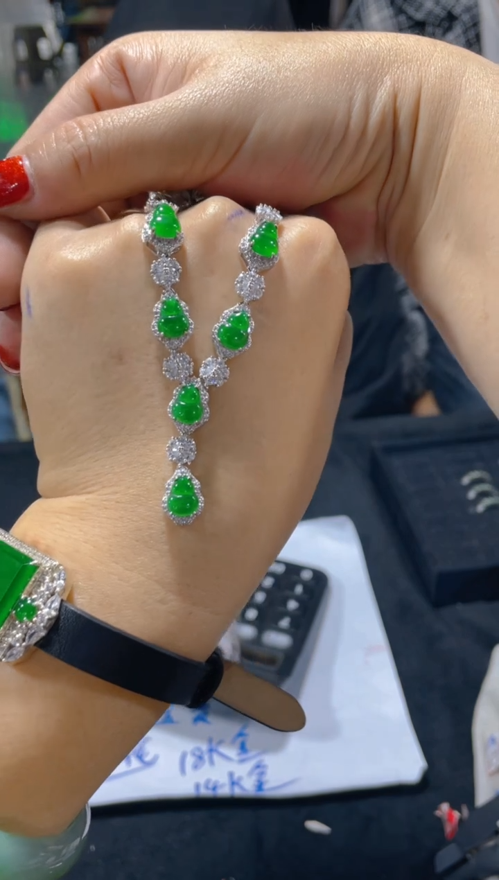 【闪购商品】定制翡翠未镶嵌天然A货翡翠多样性发货拍一发一