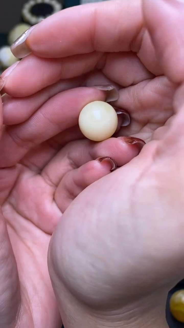 【闪购商品】琥珀裸石未镶嵌葵. 90