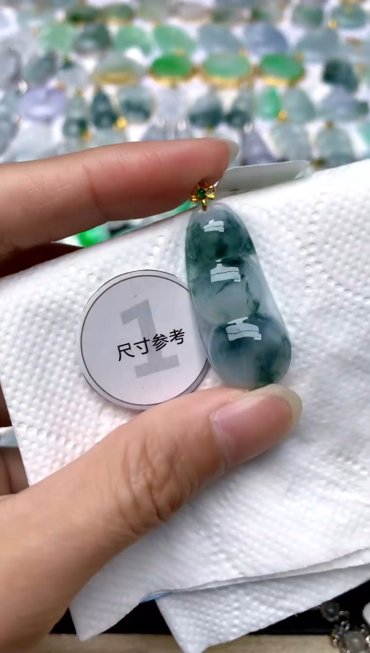 颈饰18K金镶嵌翡翠天然A货翡翠