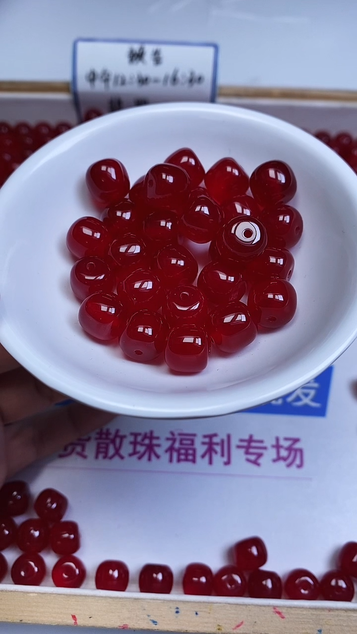 未镶嵌玛瑙手饰B547 鸽血红老型10*10mm2个6.8元