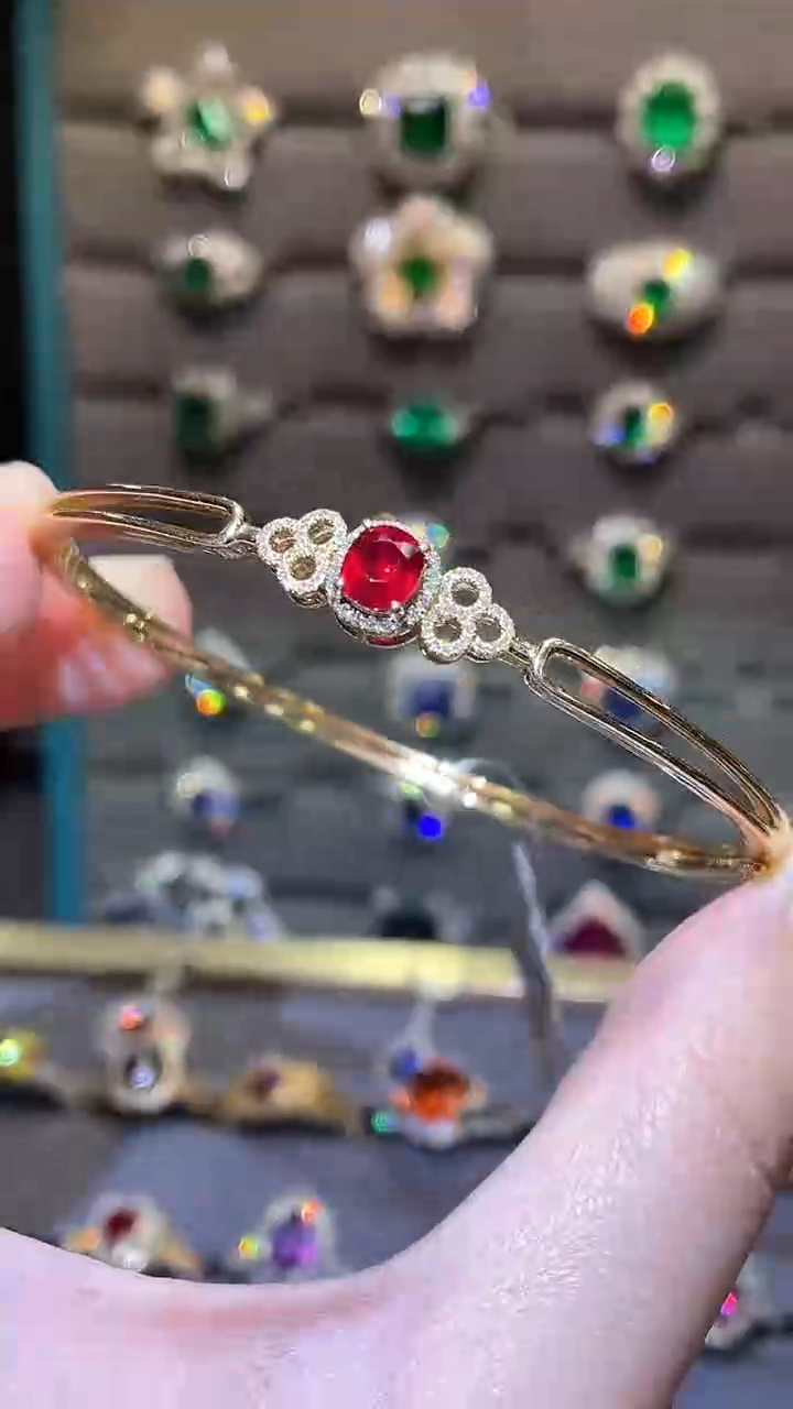 红宝石手镯18K金镶嵌莫桑比克  无烧鸽血红0.78ct