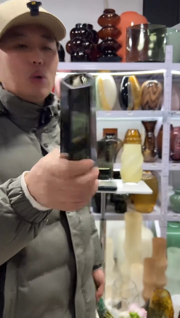 灰透小六角花瓶....