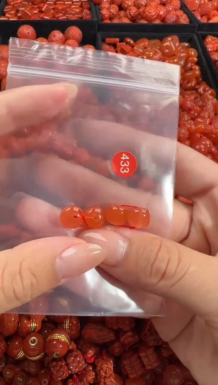 南红玛瑙未镶嵌颈饰1