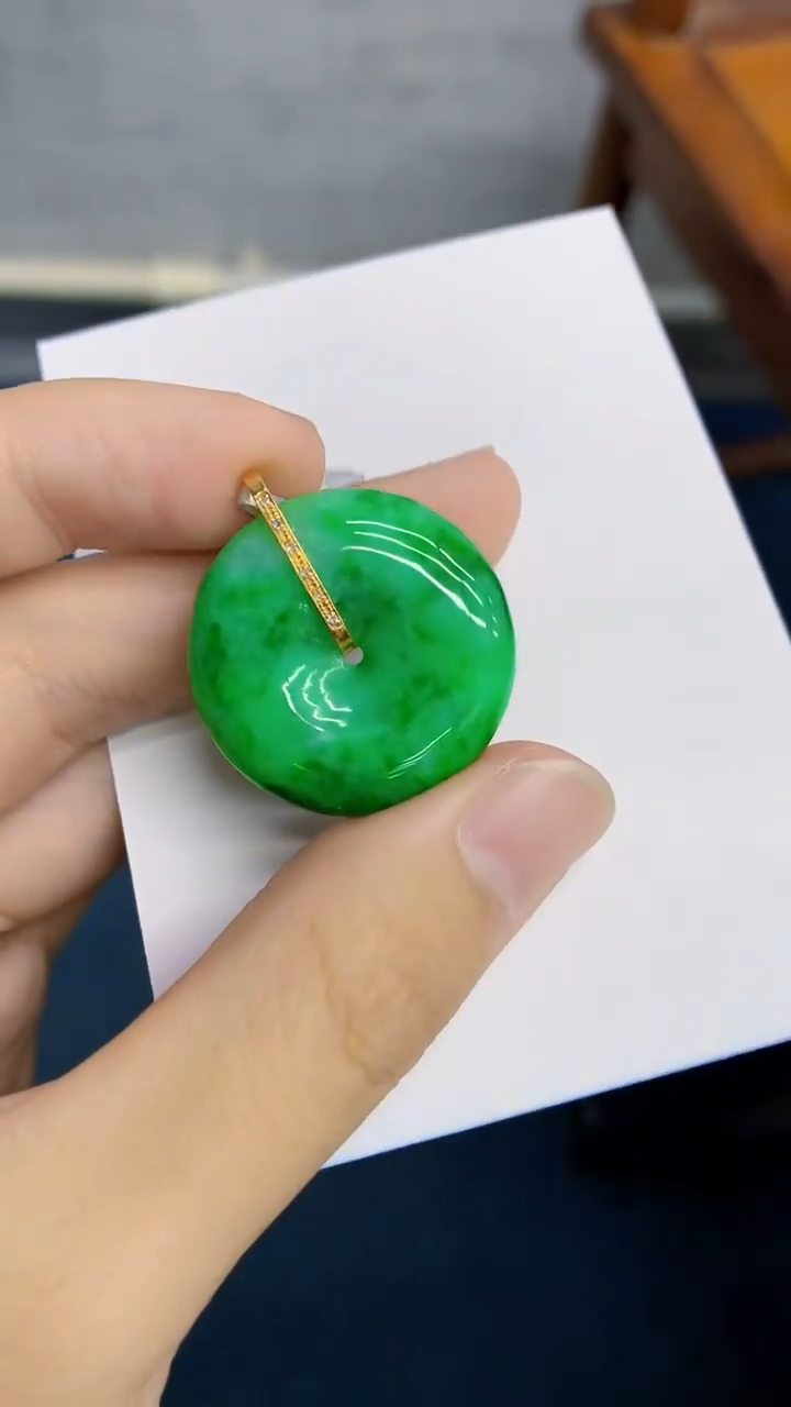 翡翠18K金镶嵌颈饰             1