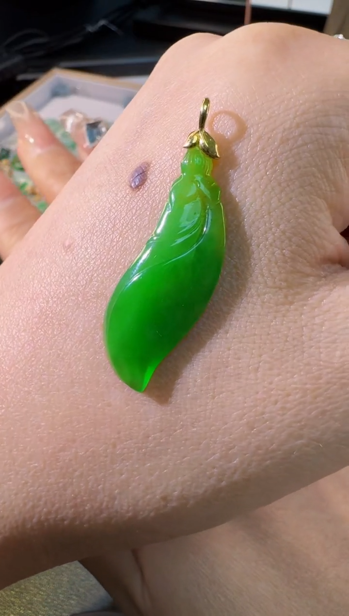 【闪购商品】翡翠颈饰18K金镶嵌缅甸A货翡翠吊坠