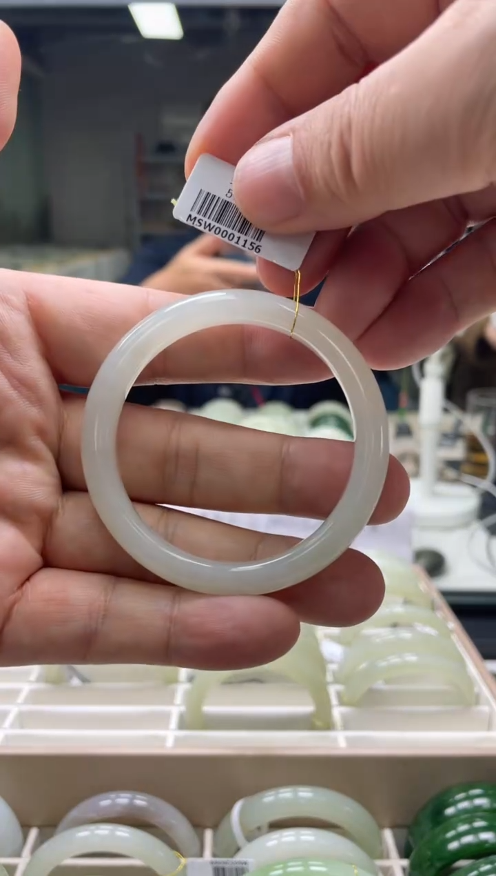 【闪购商品】和田玉手镯未镶嵌编码1156 圈口51-52