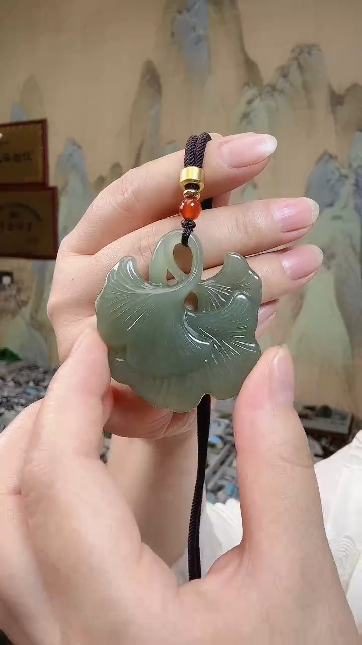 和田玉未镶嵌颈饰.