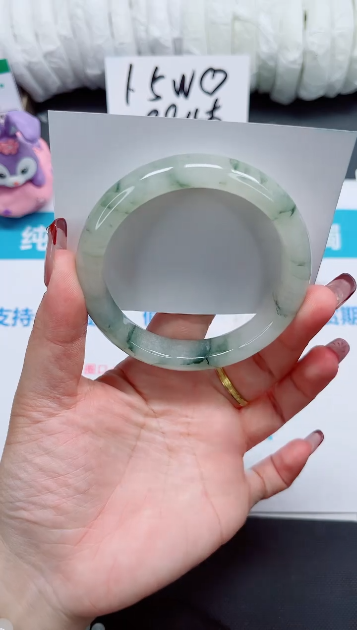 【闪购商品】石英质玉手镯未镶嵌212