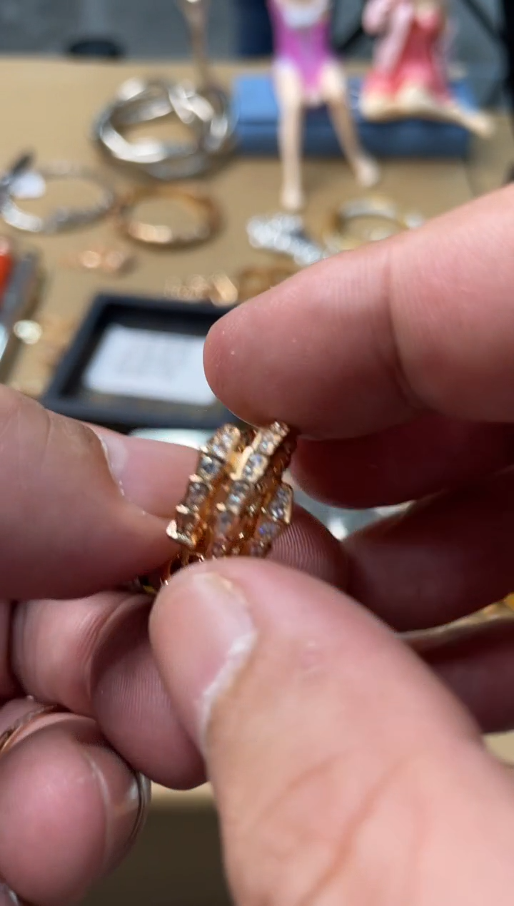 瓷片嘉荣当康大姐fu的总铺