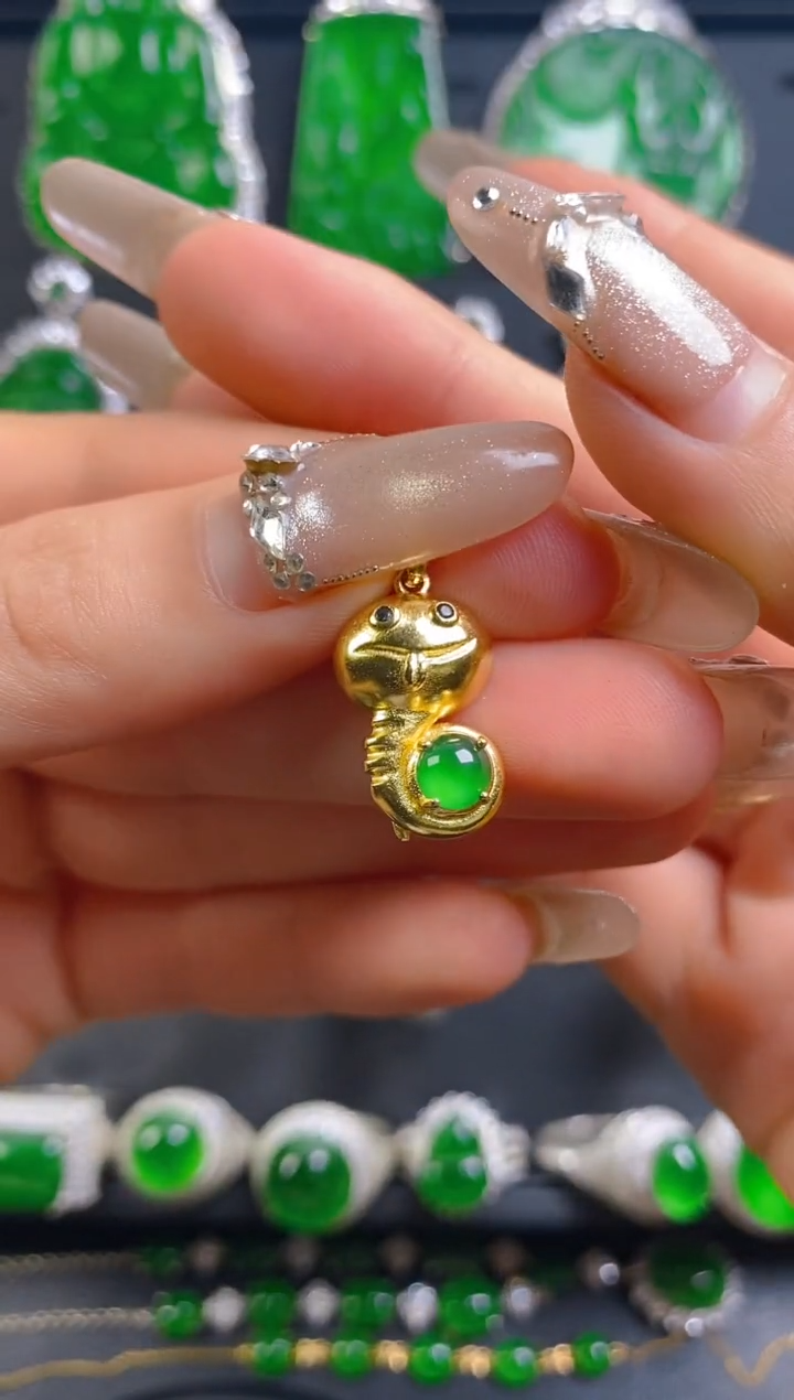 翡翠未镶嵌吊坠(赠链)小吊坠