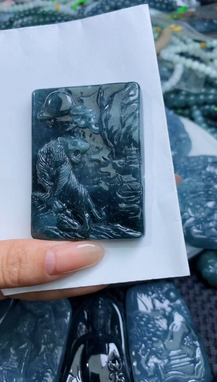 【闪购商品】翡翠颈饰未镶嵌           