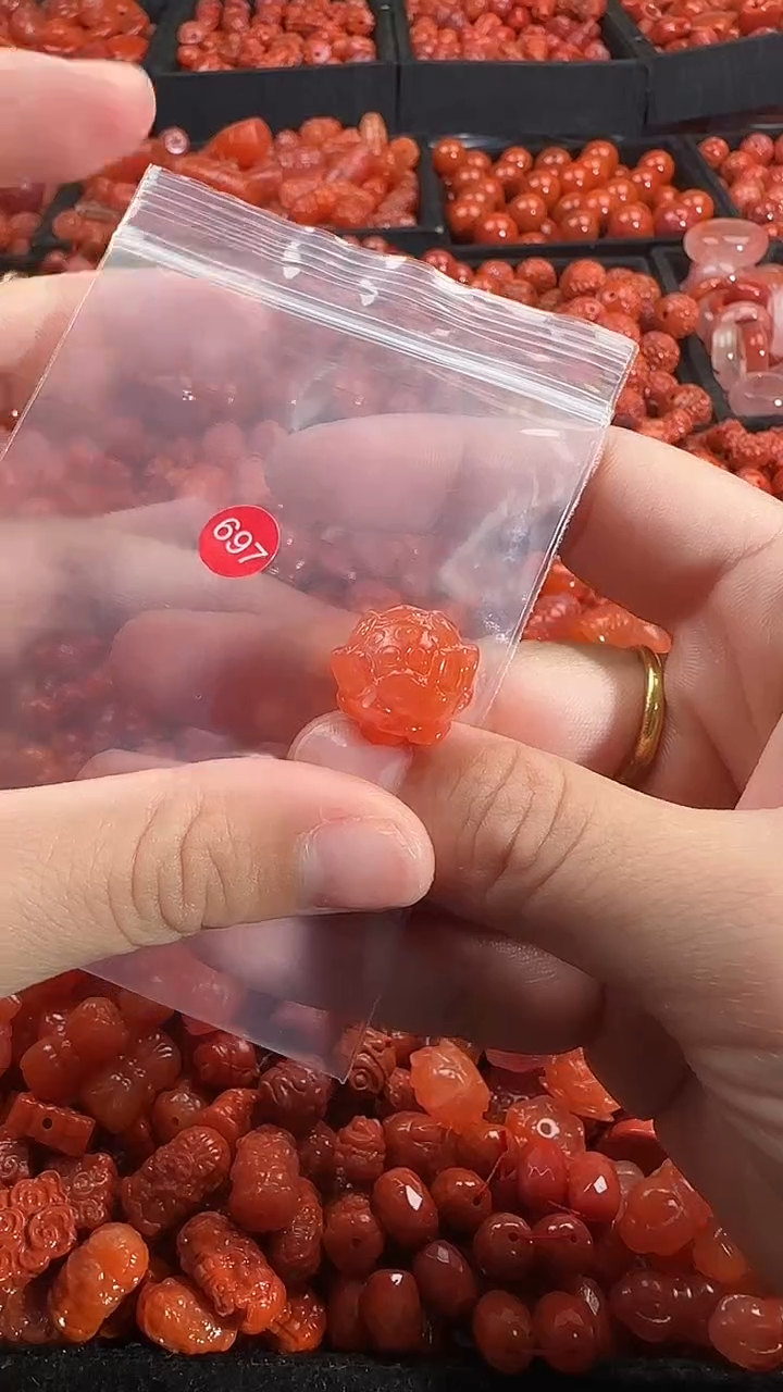 颈饰未镶嵌南红玛瑙1