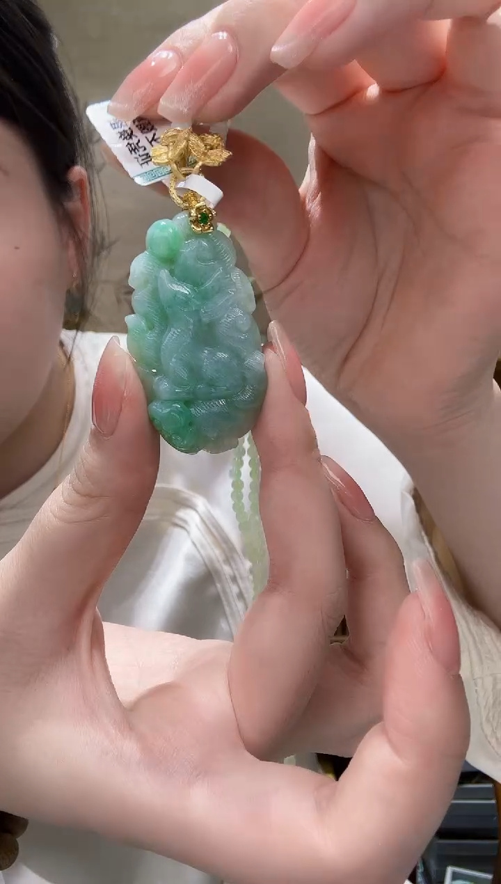 翡翠未镶嵌颈饰吊坠