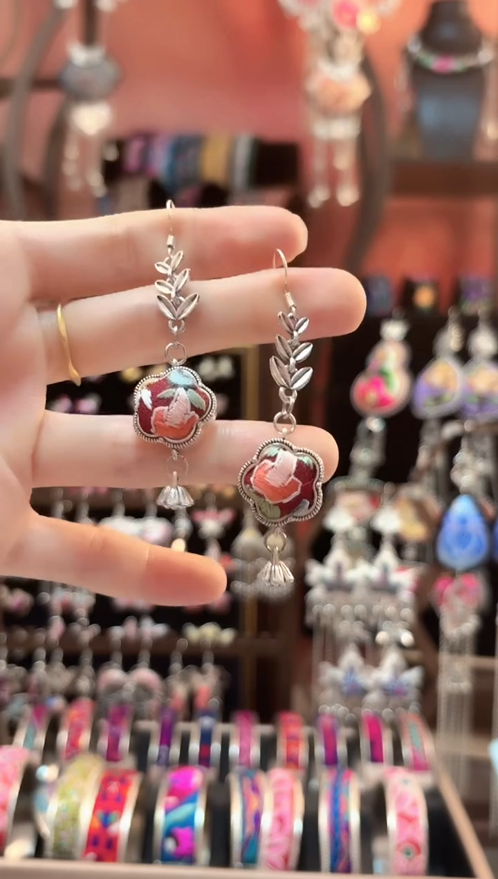 织绣云织谣民族风精美饰品   76**