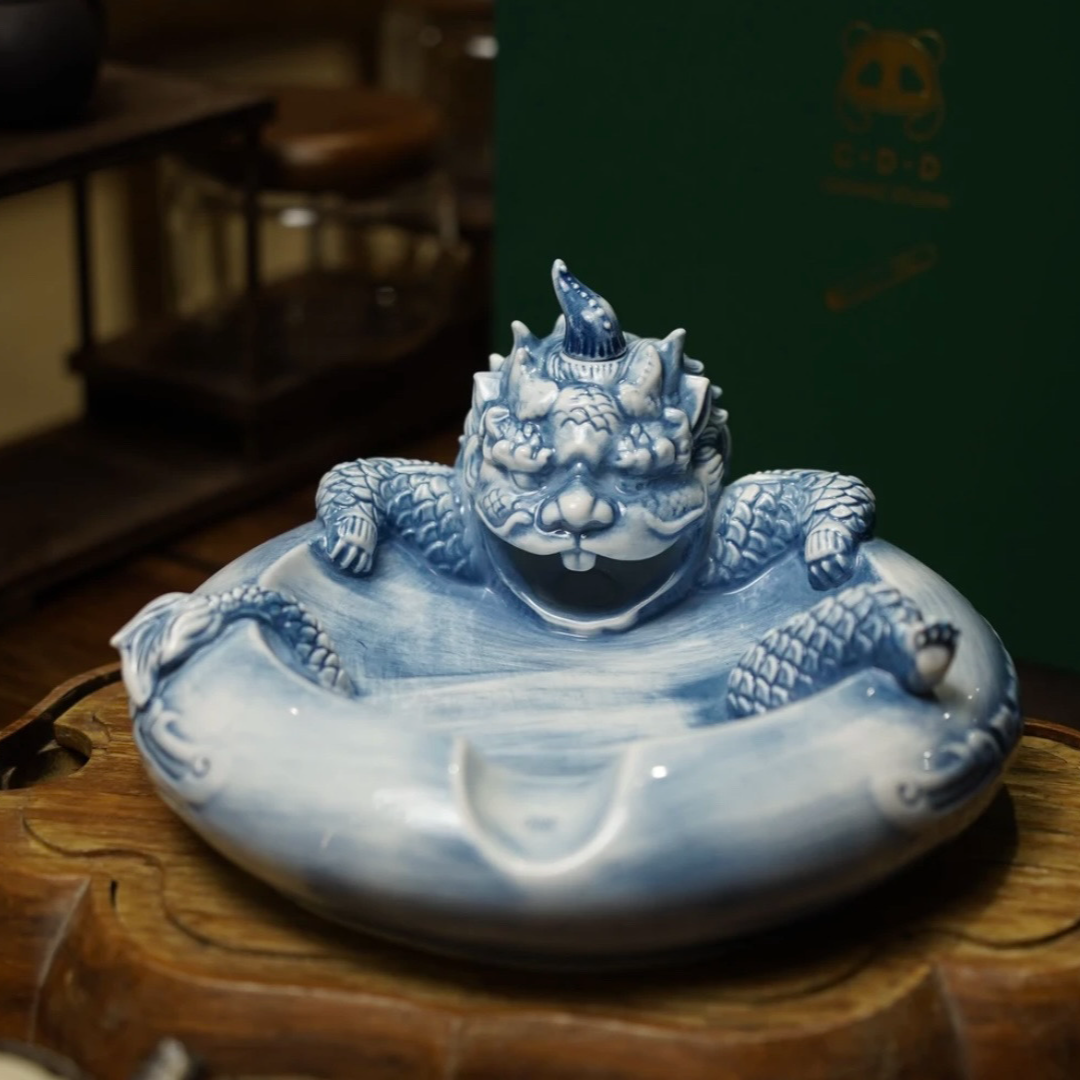 景德镇青花全手工陶瓷雕刻狻猊雪茄缸烟灰缸倒流香炉茶桌摆设家用