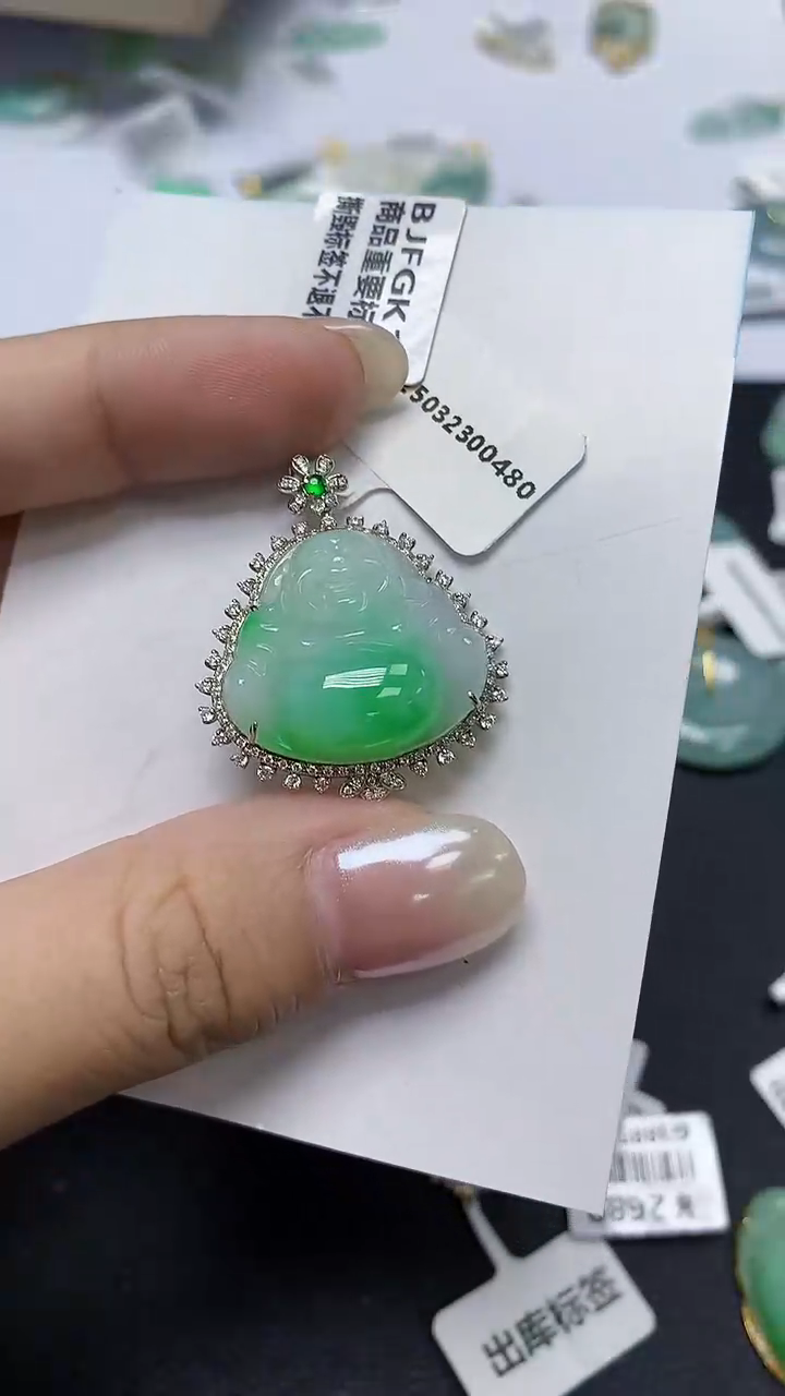 翡翠18K金镶嵌颈饰天然缅甸翡翠A货