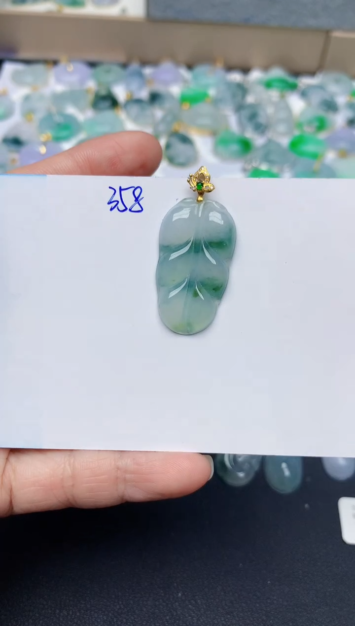 【闪购商品】翡翠颈饰18K金镶嵌天然翡翠A货    