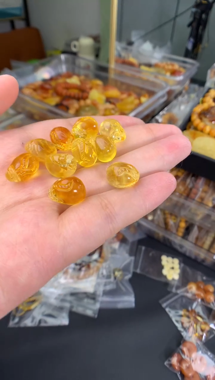 蜜蜡未镶嵌珠宝奇石多样性发一件