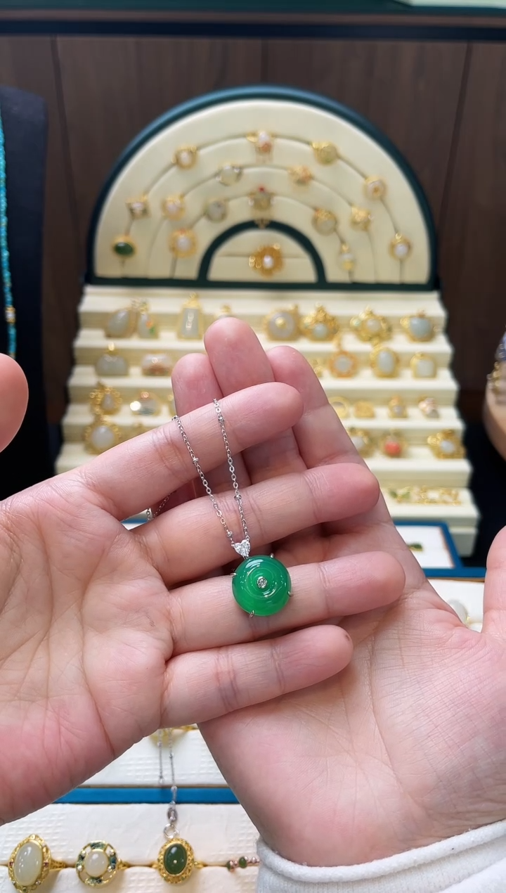 【闪购商品】玛瑙/玉髓颈饰银S925镶嵌平安扣