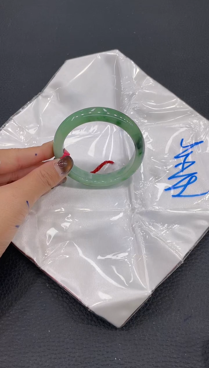 【闪购商品】翡翠手镯未镶嵌手镯